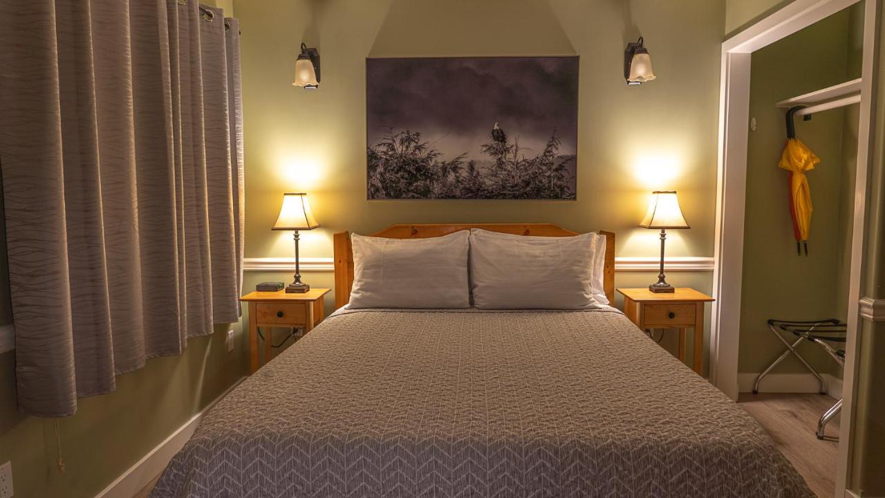 Wild Pacific Guest Suites ユクルーレット エクステリア 写真